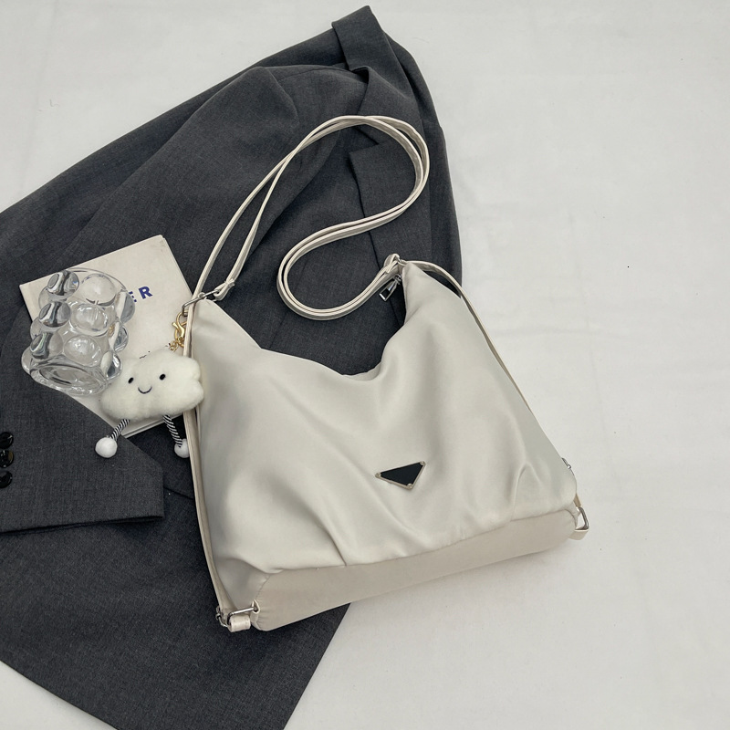 High Quality New Free Delivery Designer Bag Lightweight And Multifunctional Large Capacity Handbag 2025 Autumn New Commuting Shoulder Crossbody Bag