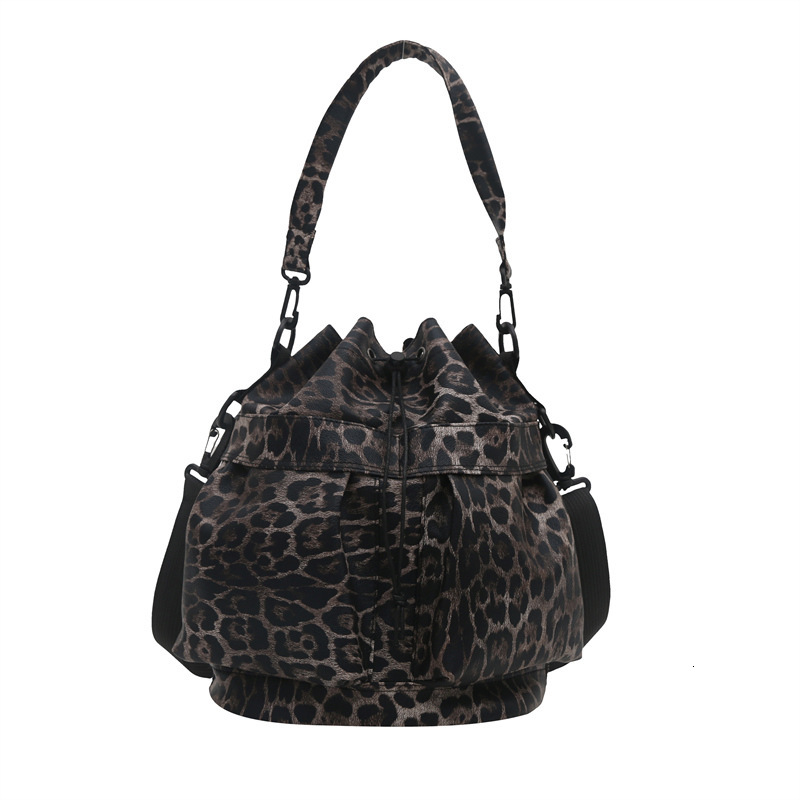 Free Delivery Designer Bag This year's popular fashion Korean version single shoulder crossbody 2025 winter new versatile ins leopard print Weste