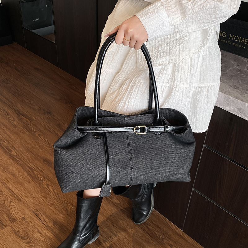 Commuting large capacity denim cloth for women 2025 new spring and summer contrasting color handbag, casual single shoulder tote bag