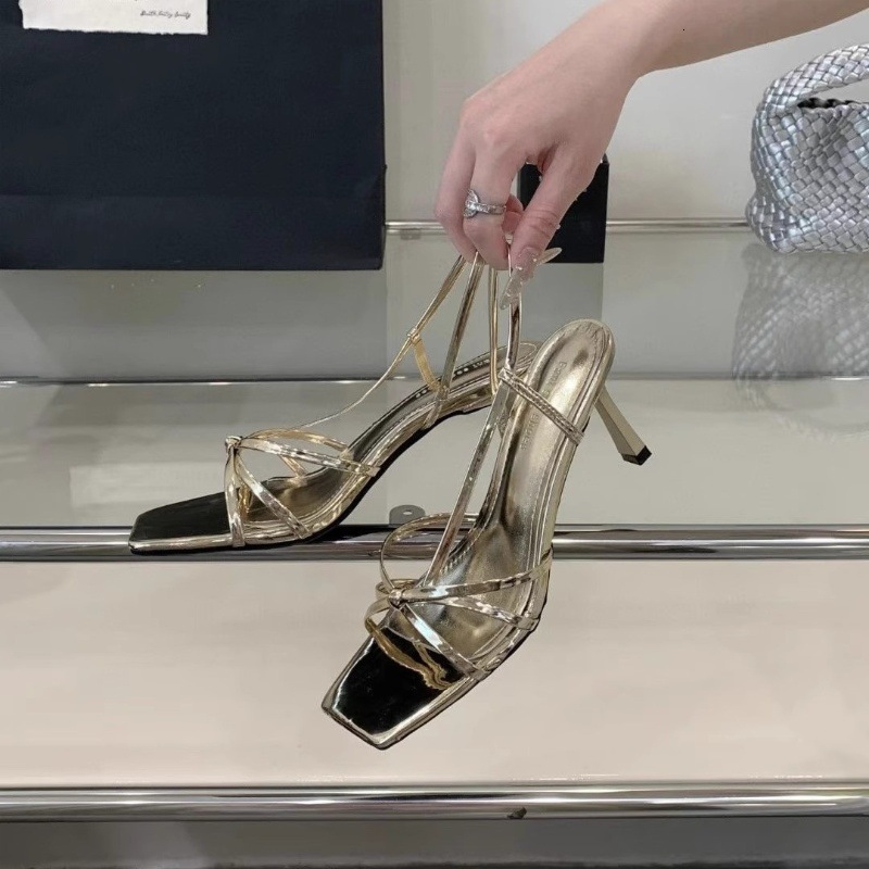 Designer Designer sandals Fairy Style~New Gold High Heels Women's French Roman Sandals 2025 Hollow Matching Skirt High Heels Sandals