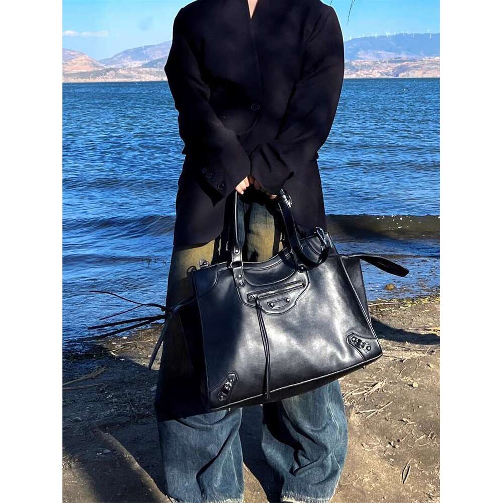 Punk style rivet motorcycle new large commuting hand held travel fitness spicy girl armpit tote bag