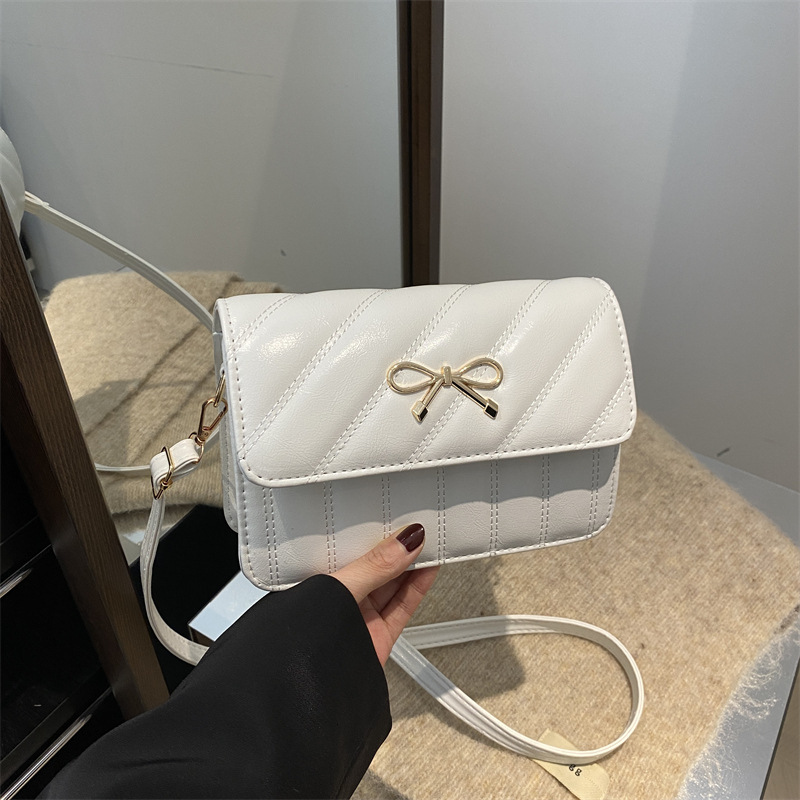 Simple Small Square 2025 New Fashionable Bow Women's New Free Delivery Designer Luxury Bag Bag Versatile Shoulder High End Diamond Grid Pattern C