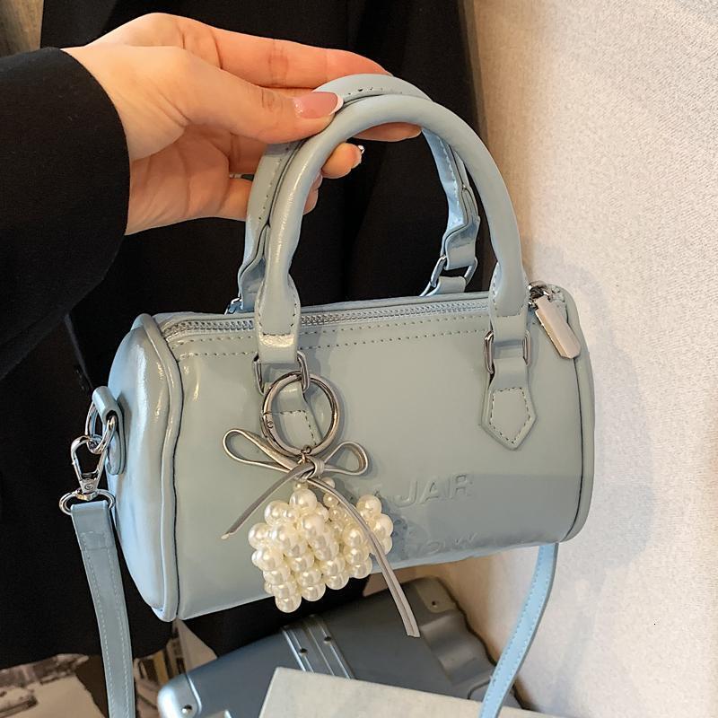 2025 New Free Delivery Designer's Bag Casual Texture Niche Design Pillow Fashion Stylish Trend Women's Simple Shoulder Crossbody Bag