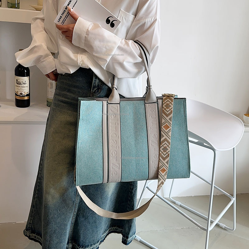 Urban Minimalist And Fashionable Women's Shoulder Bags Free Shipping Designer Bag Canvas Contrasting Color Work Commuting Crossbody Bag Casual Sh