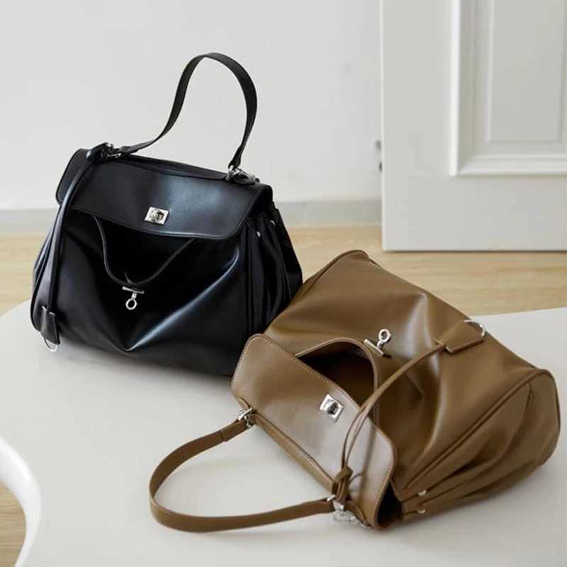 Pickle Green Large Capacity Tote Bag Simple Lock Designer Cmuter Bag Versatile Shoder Bag High-quality Texture For Lady Bag Z250514