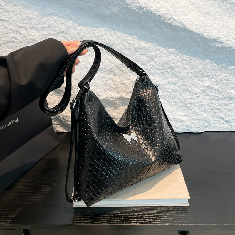 New Free Delivery Designer Bag Solid Color Woven Pattern Armpit Women's New 2025 Fashionable Texture Casual Shoulder Luxury Bag Tote Bag Trendy