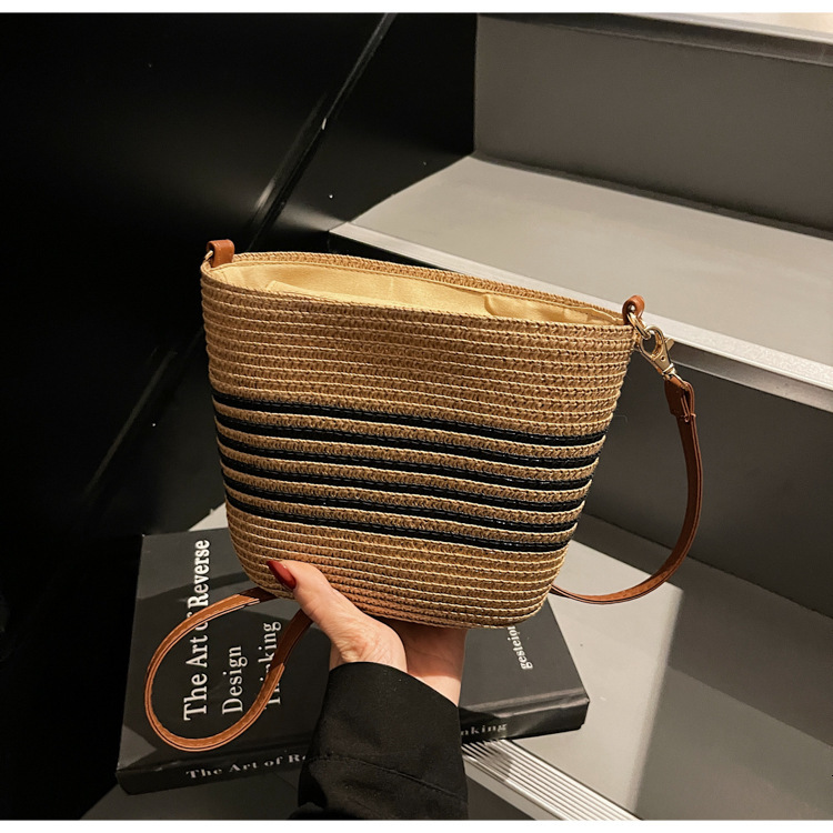 2025 New Women's Bag Summer Leisure Large Capacity Single Shoulder Handbag Designer Fashion Seaside Vacation Woven Bag Small Fresh Simple Striped