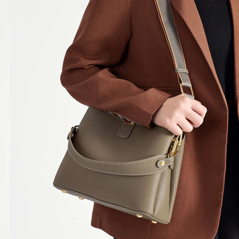Crossbody women in summer 2025, bag for women, high-end niche handbag with large capacity, new casual and versatile fashion