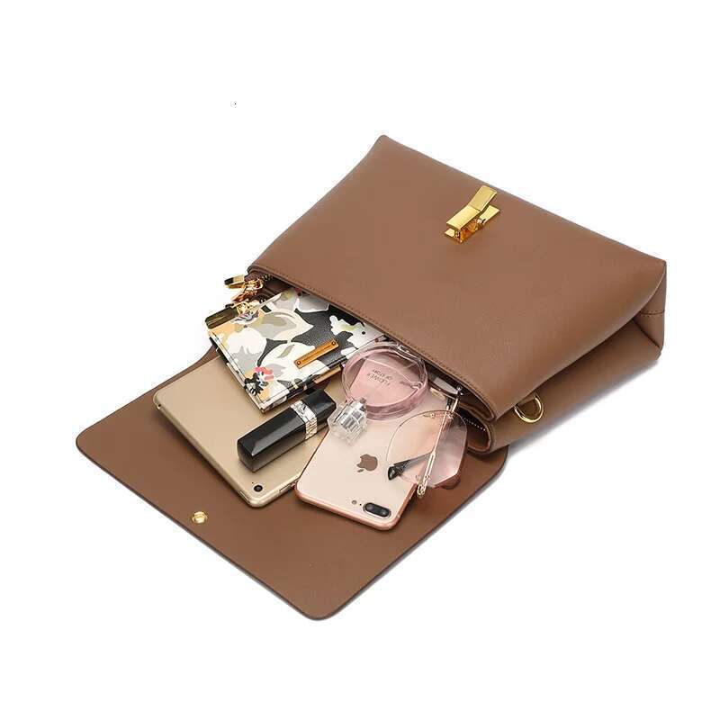 Retro Texture Women's New Fashion With Simple Oblique Span Shoulder Atmospheric Lock Underarm Bag