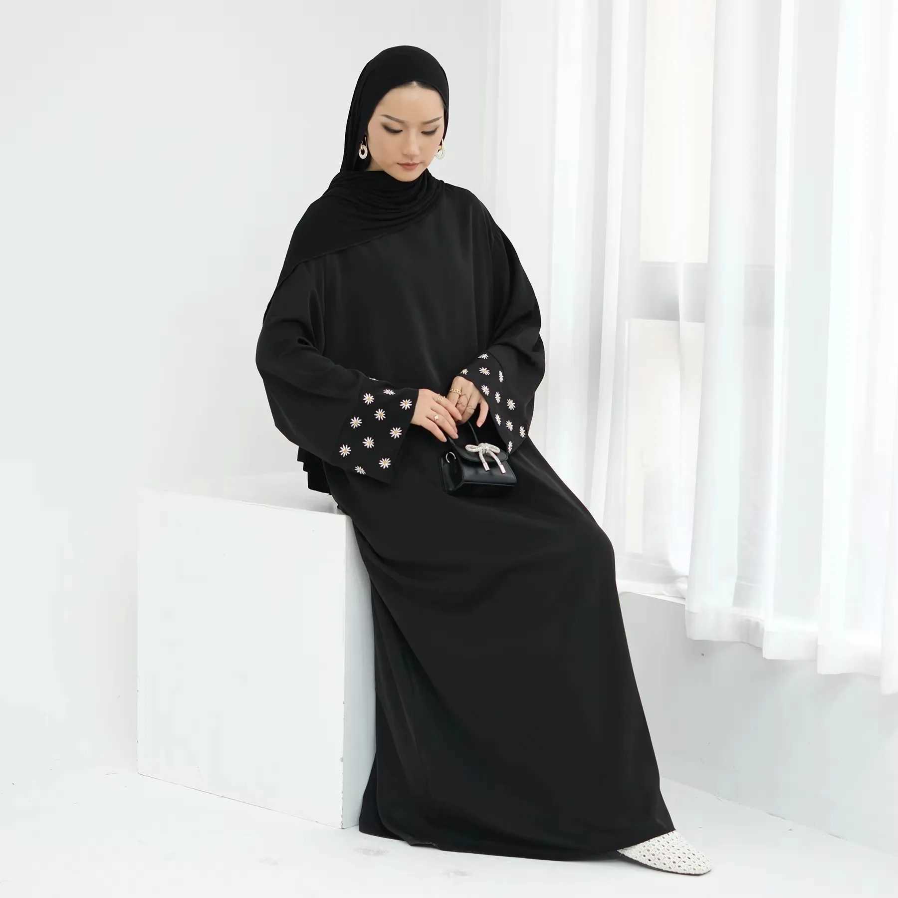Daisy Embroidered Closed Abaya Muslim Dress for Women Dubai Turkish Islamic Clothing Loose Hijabi Robe Ramadan Eid Summer X250514