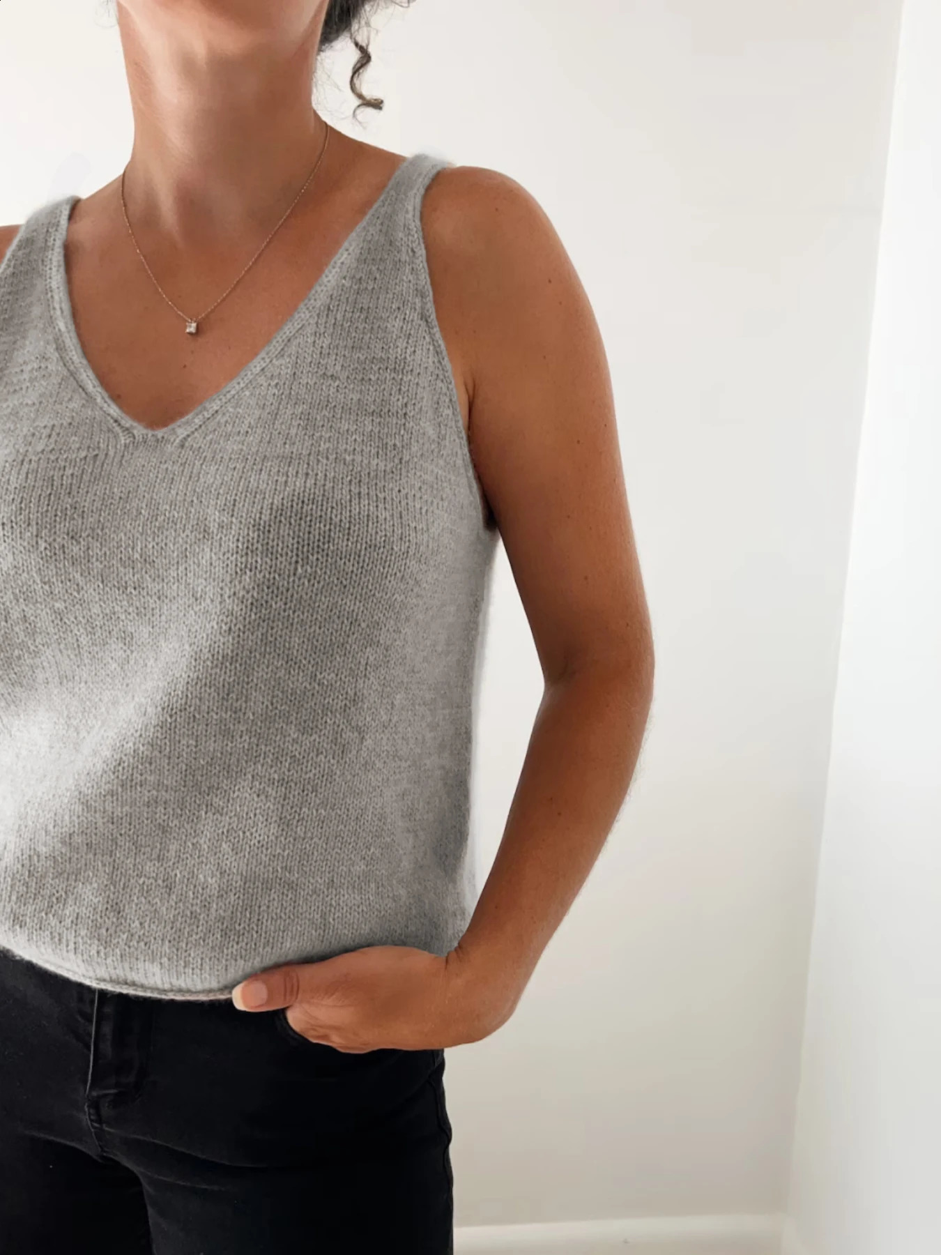 Knitting Vintage Tank Top VNeck Sleeveless Aesthetic Loose Summer Clothes For Women Solid Basic Elegant Womens clothing 250506