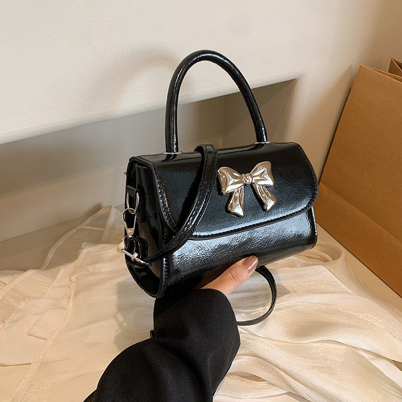 Free Delivery Designer Bag Bow Fashion Hand 2025 Spring Versatile Instagram One Shoulder Crossbody Western Gentle Small Square Bag Luxury Bag