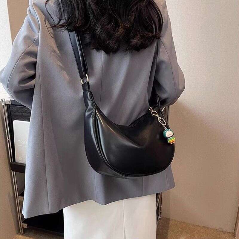 Real leather high-end handbag 2025 new sports and leisure lazy style dumpling for women crossbody shoulder crescent shaped bag
