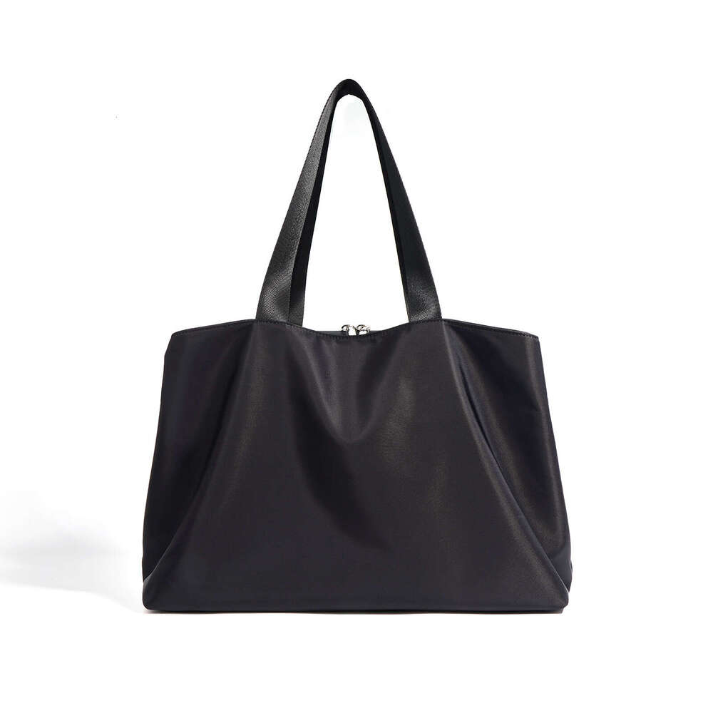 Unisex Minimalist High-End Lightweight Nylon Travel Handbag That Is Versatile Fashionable Large Capacity Multi Compartment Shoulder Bag