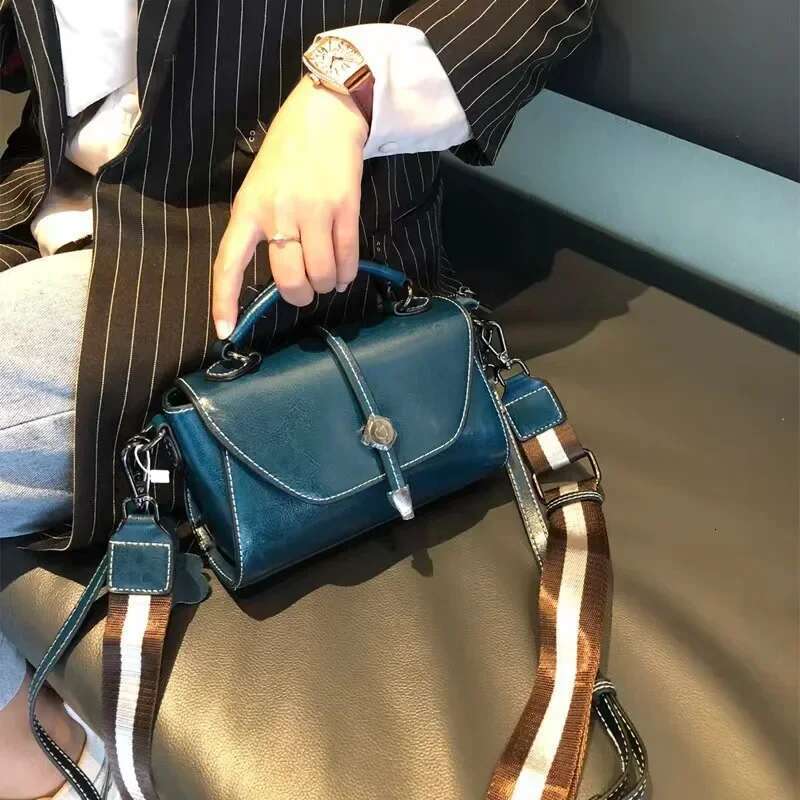 Women's Fashion Handbag Small Phone Shoulder Ladies' Cowhide Leather Purse Messenger Crossbody Bag Versatile