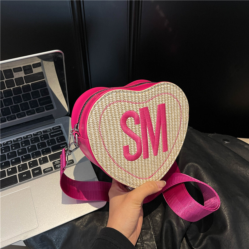 2025 New Niche Design Heartshaped Peach Shaped Luxury Bag Shoulder Crossbody Bag New Free Delivery Designer Bag Trendy Casual Letter Women's Bag