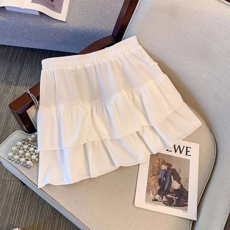 Plus-size women's Summer Casual Black white layered polyester skirt is loose and comfortable without lining