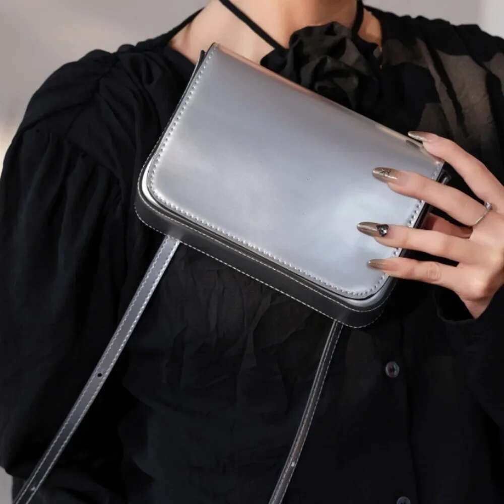Designer Bag 2025 Trend Exquisite Compact Shop All-Match Single-Shoulder Bag Korea Solid Women Cute Magnetic Minority Tofu Bags Simple Crossbody Luxur