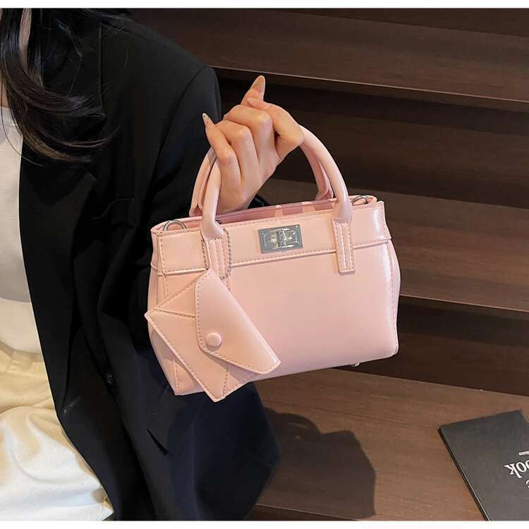 High-End Vintage Crossbody Bag Minimalist Designer Paris Style Leather Tote With Elegant Letter Detail