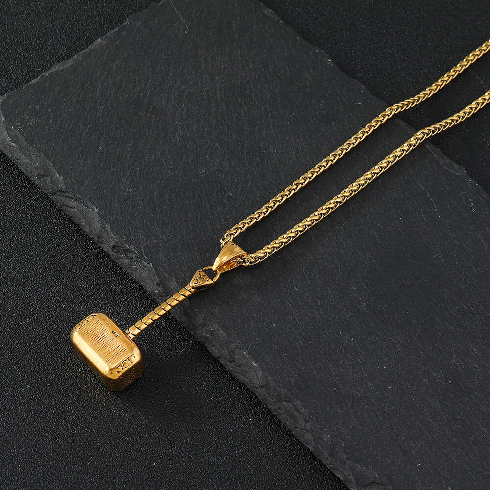 Hot selling cast titanium color resistant, personalized hammer pendant necklace, men's stainless steel jewelry