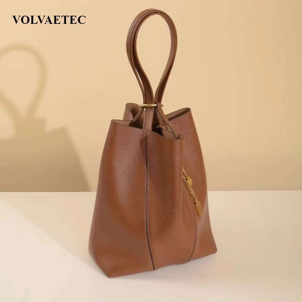 VOAETEC High Sense Fashion Trend 2025 Early Spring New Women's Leather Texture Clutch Underarm Shoulder Bag Metal Pendant