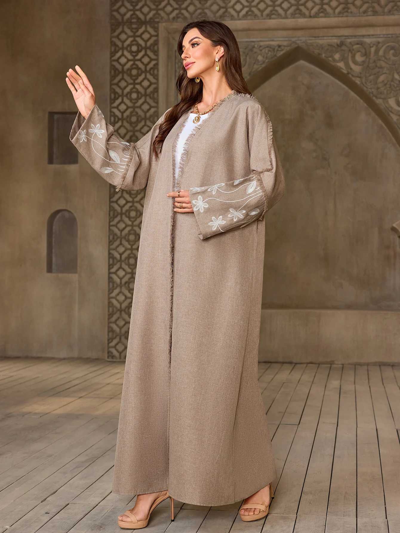 New Khaki Abaya for Muslim Ladies Fringed Edges and Floral Embroidery for Everydayin Oman and Other Middle East Countries X250514