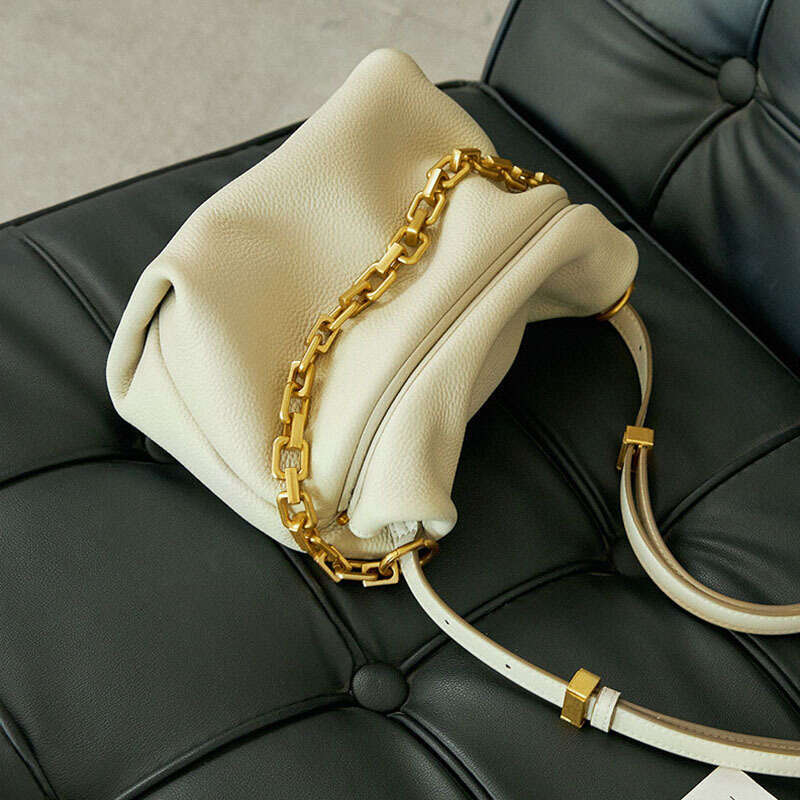 2025 New Women's Leather Pleated Cloud Fashion Chain Dumpling Shoulder Crossbody Bag