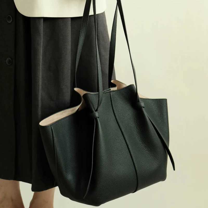 Top Layer Cowhide Large Capacity Tote Bag Wens Leather Bag Women Bat Bag Versatile Cmuter Bag Handheld Wing Cposite Bag Z250514