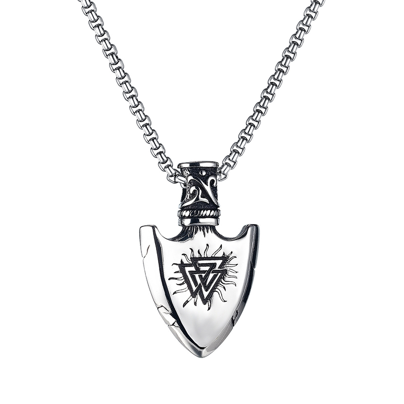 Light luxury personalized necklace, high-quality lifestyle retro hip-hop unisex heart-shaped pendant