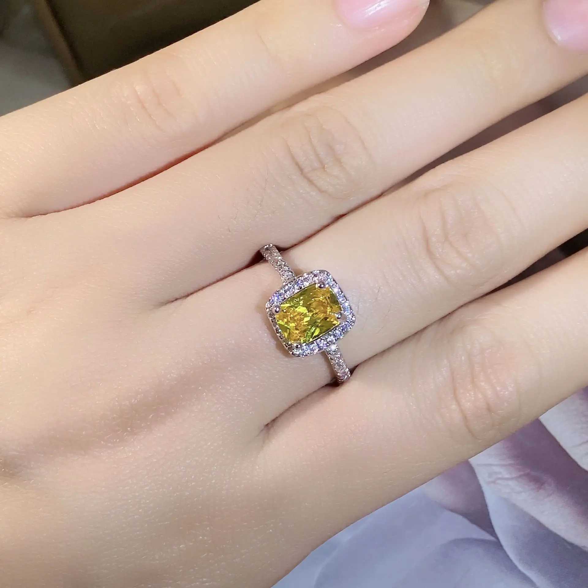 2022 Classic Simulation Zircon Gold Plated Ring Women Fashion Fancy Yellow Cushion Square Diamond Wedding Ring Proposal RingXJ250514