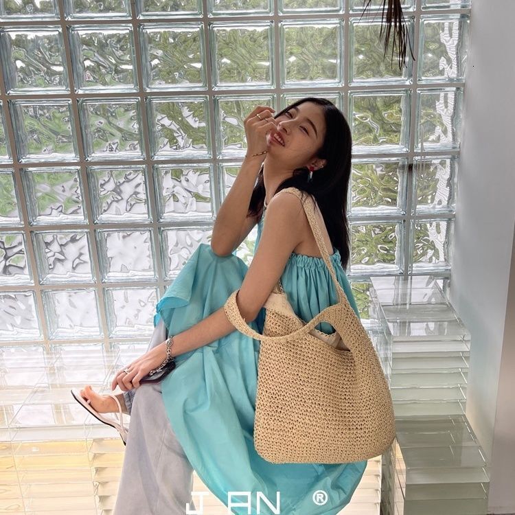 Free shipping 2025 new designer bag Straw for women summer versatile casual shoulder forest series handmade woven bag, large capacity beach