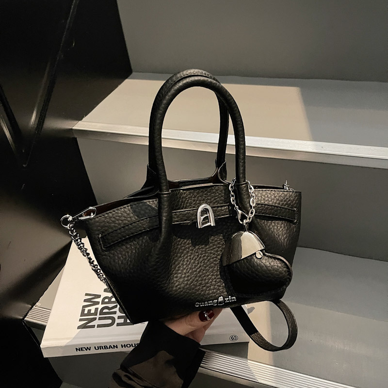 High end vegetable basket small shoulder fashionable hand-held armpit 2025 new trendy casual crossbody bag, textured women's bag