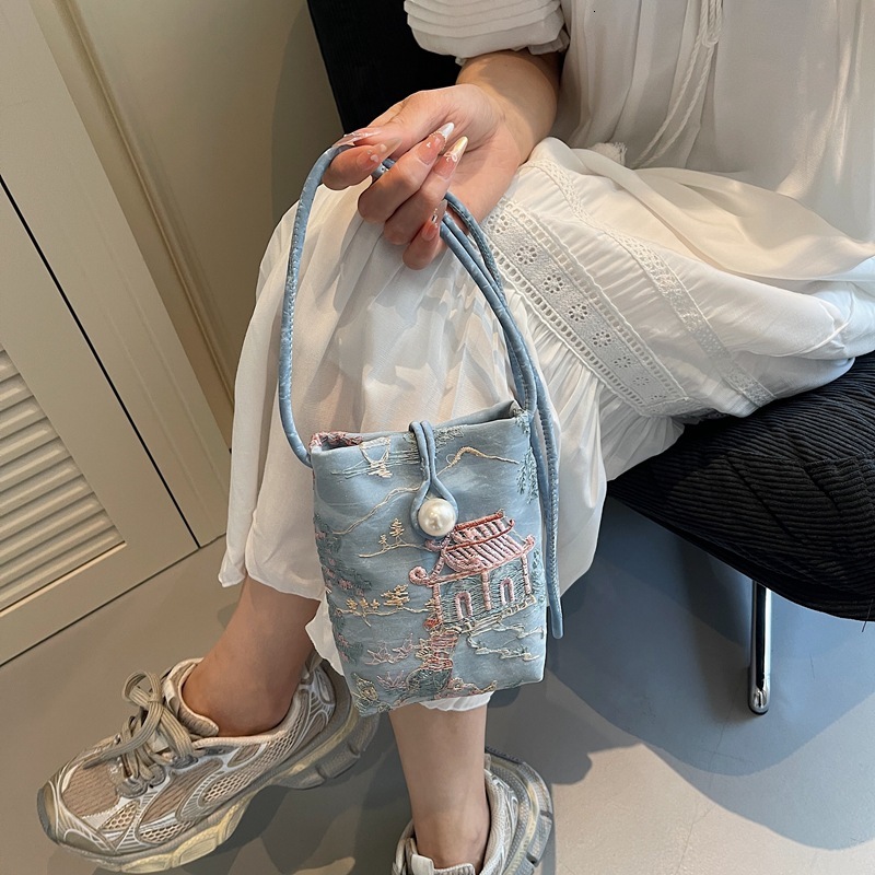 New Chinese style mini mobile phone for women in summer 2025, fashionable embroidered small square bag, simple and versatile crossbody bag