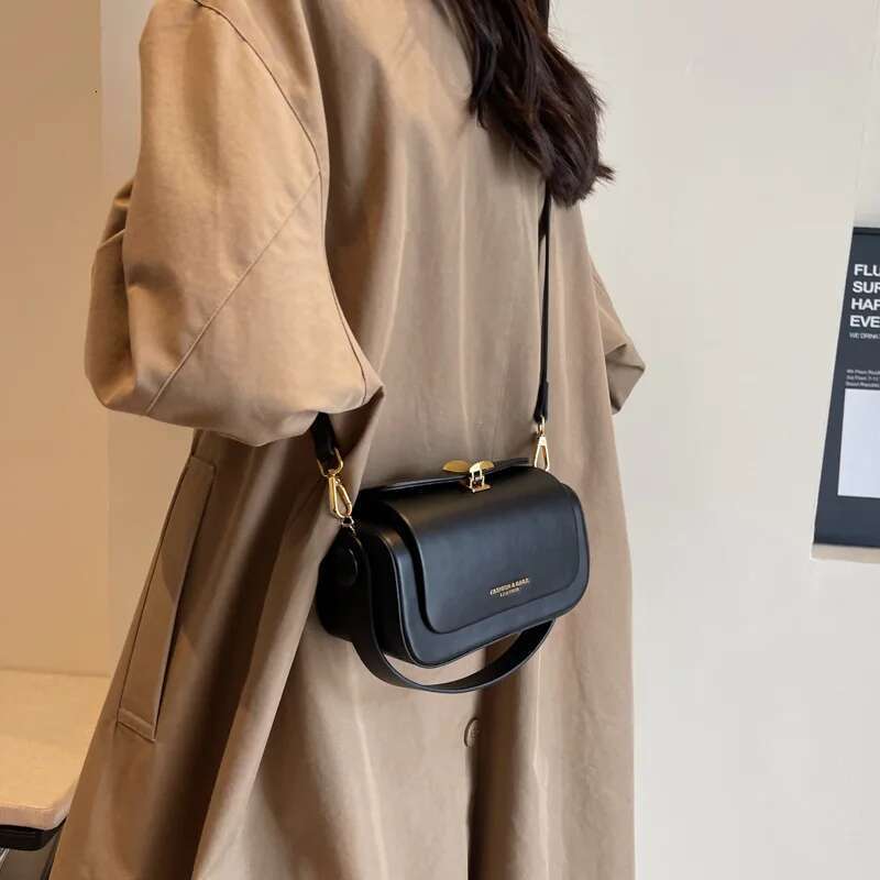 Classic Black Shoulder Bag Women's Versatile Retro Crossbody Square Bags New Large Capacity Textured Leather Flap Handbags