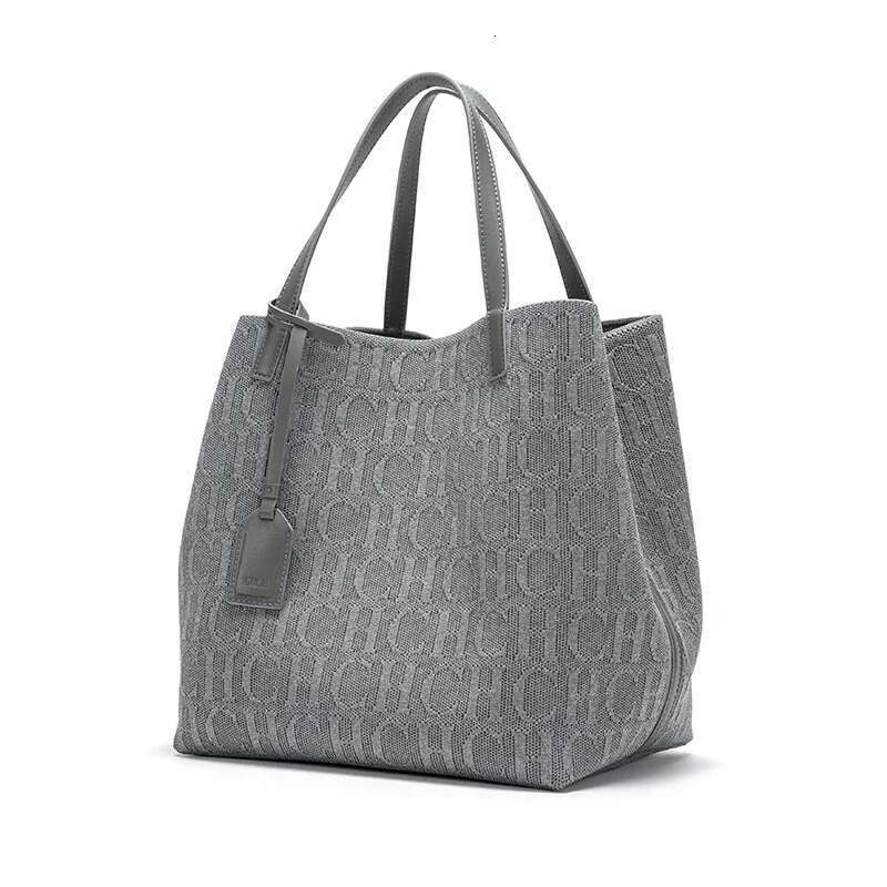 2025Shoulder Bag Fashion Classic New Pure Color Outer Pocket Ladies High Quality Craft Large Capacity Handbag