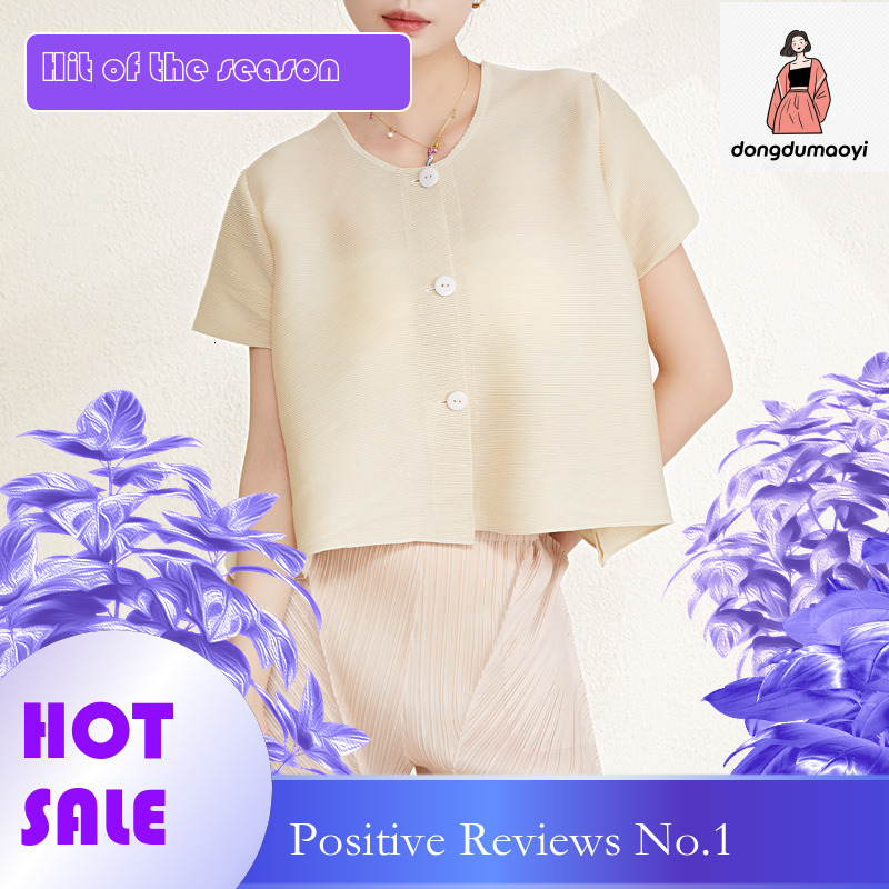 dongdumaoyi Button niche chiffon shirt, 2023 summer new round neck short sleeved top, pleated design, stylish