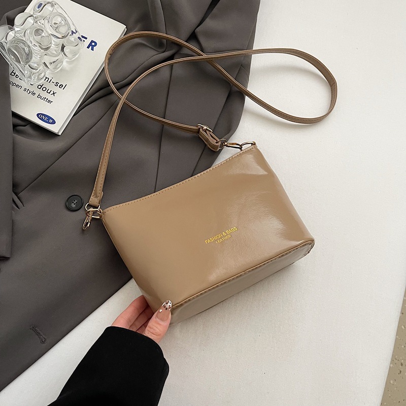 Small Square With Niche Design Women's 2025 Spring Summer New Style Simple And Luxury Bag Stylish Crossbody Bag Popular Commuting New Free Delive