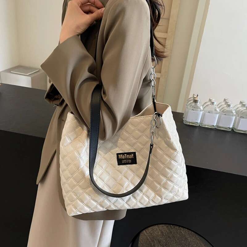 22025 New Bag, Popular Large Capacity Women's Winter High Quality Designer Quilted Design Shoulder Commuting Shopping Handbag, Diamond Grid Premi