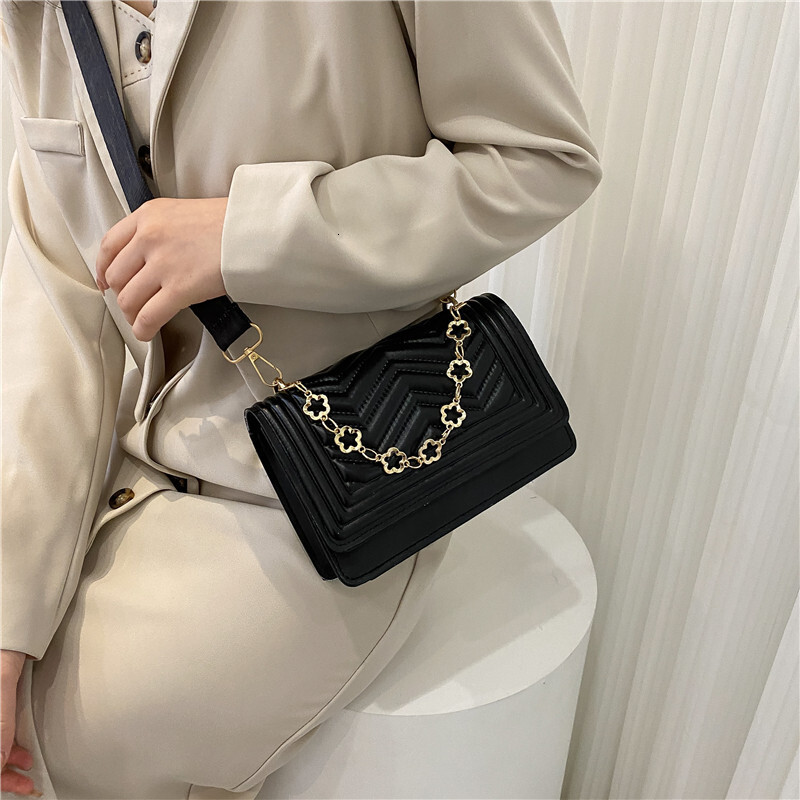 Free Delivery Designer Bag Fashion Korean Version Lingge Hand Chain Small Square Instagram Popular One Shoulder Crossbody Women's Luxury Bag