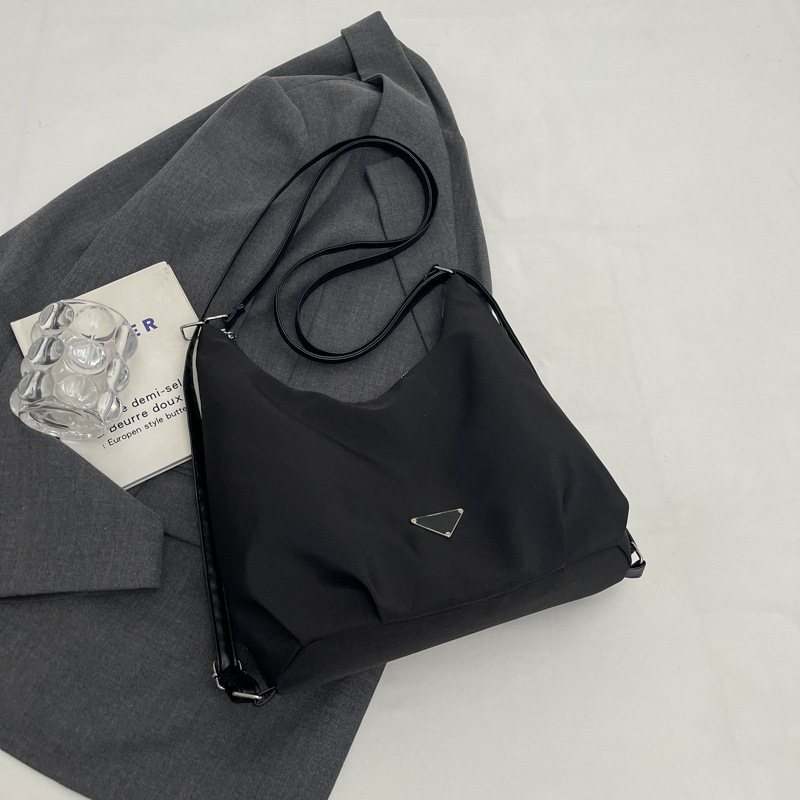 High Quality New Free Delivery Designer Bag Lightweight And Multifunctional Large Capacity Handbag 2025 Autumn New Commuting Shoulder Crossbody Bag