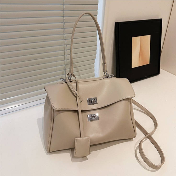 2025 New Free Delivery Designer's Bag Beach Bag Simple And Large Capacity Handheld Underarm For Women's Casual Fashion Trend Single Shoulder