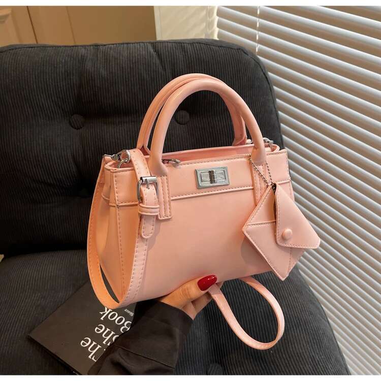 High-End Vintage Crossbody Bag Minimalist Designer Paris Style Leather Tote With Elegant Letter Detail