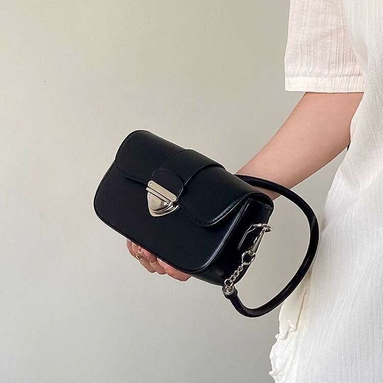 2024 Niche Design New Women's Fashion Buckle Underarm Versatile Single Shoulder Crossbody Bag