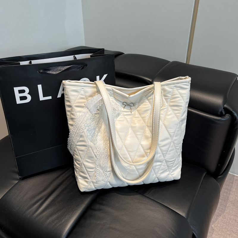 Fashionable Trendy New Free Delivery Luxury Bag Designer Bag Commuting Tote With Large Capacity And Stylish 2025 Spring Embroidery Thread New Diamond 