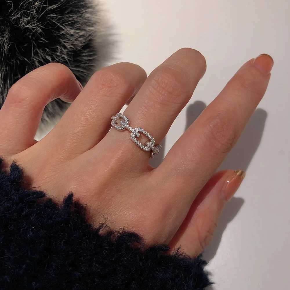 925 Sterling Silver Classic Link Chain She Simulated Diamond Stackable Ring for Women Crystal Zircon Engagement RingsXJ250514