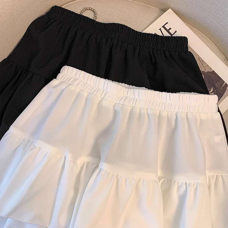 Plus-size women's Summer Casual Black white layered polyester skirt is loose and comfortable without lining