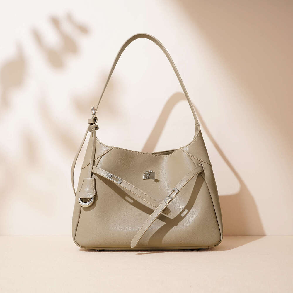 2025 Autumn And Winter New Single Shoulder Crossbody Leather Niche Design High-End Fashion Simple Women's Armpit Bag