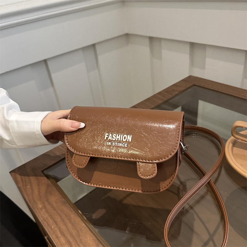 Free Delivery Designer Bag 2025 Winter New Niche Women's This Year's Popular High End And Stylish Single Shoulder Crossbody Saddle Luxury Ba