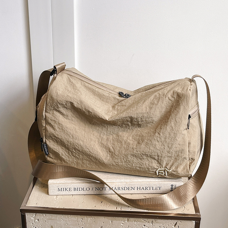 Free Delivery Designer Bag Korean Version Fashionable Lightweight Simple Casual Large Capacity Single Shoulder Crossbody Casual Autumn New High End To