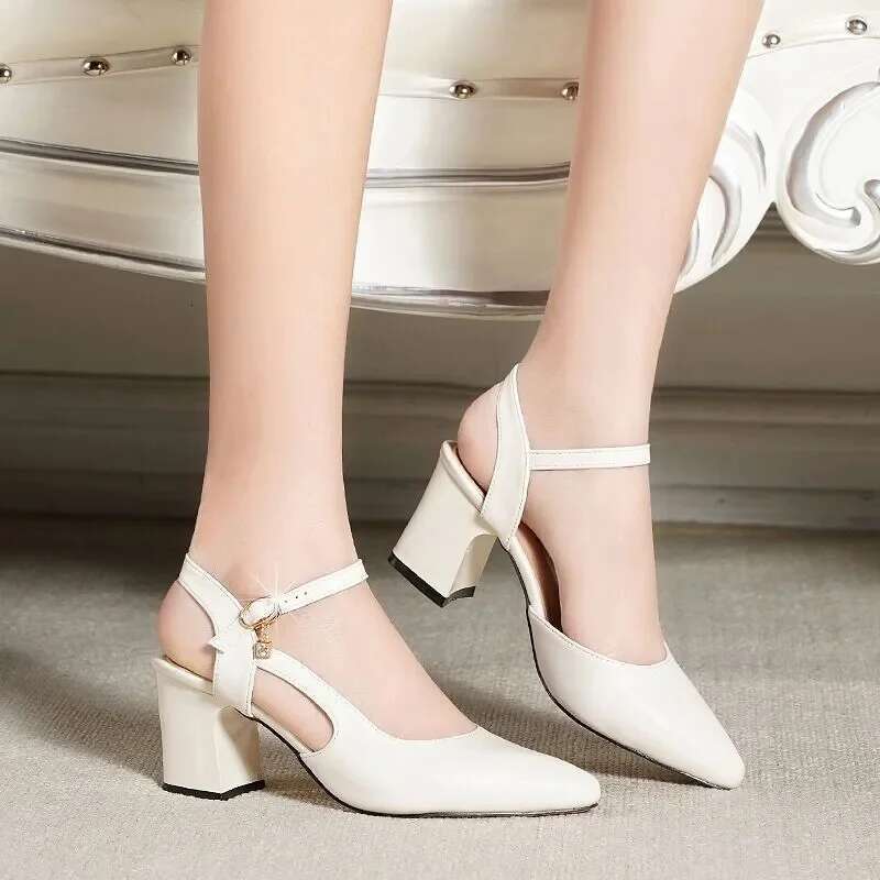 Lady Fashion Pointed Toe Beige High Quality Pu Leather Buckle Strap Square Heel Shoes Women Party Pumps atos De Mujer G1286